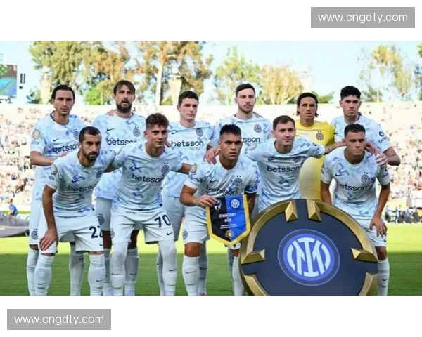 虎扑国际米兰球迷热议球队新赛季表现与欧冠晋级前景分析